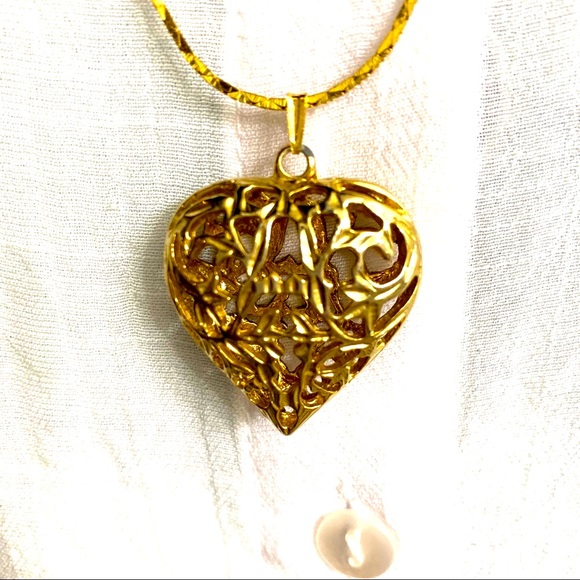 Jewelry - Gold Tone Heart Pendant
